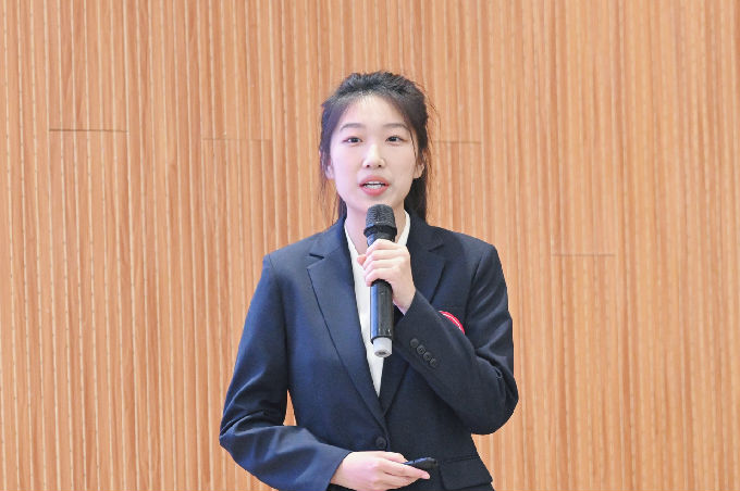 郑婷月.jpg
